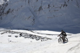 Downthehill Snowride - Mountainbiken hoch über den Häusern
