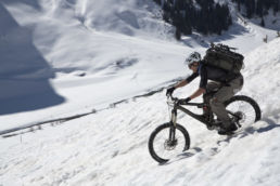 Downthehill Snowride - Mountainbiken im Schnee