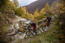 Mountainbiken im Tessin - Trail am Bach